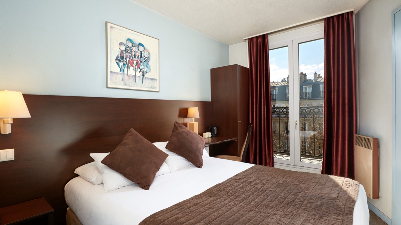 Photo of Bedroom in 10th Arrondissement