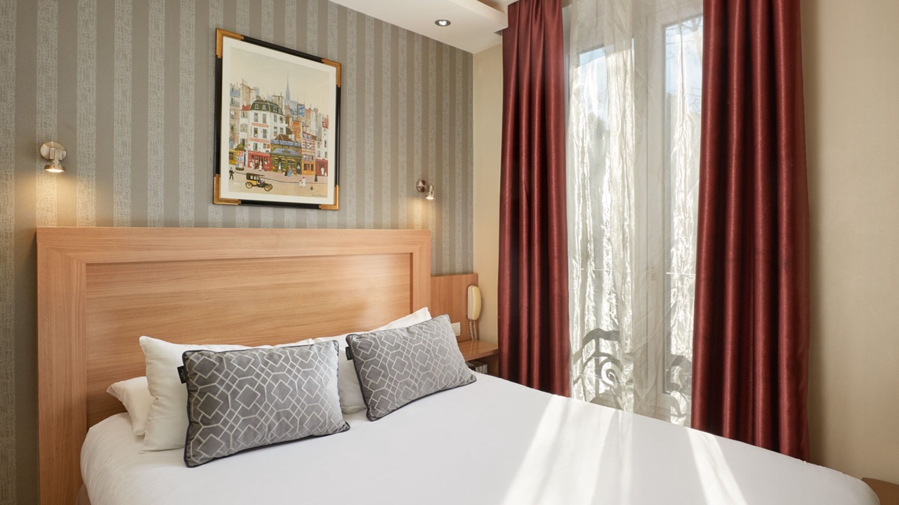 Photo of Bedroom in 10th Arrondissement
