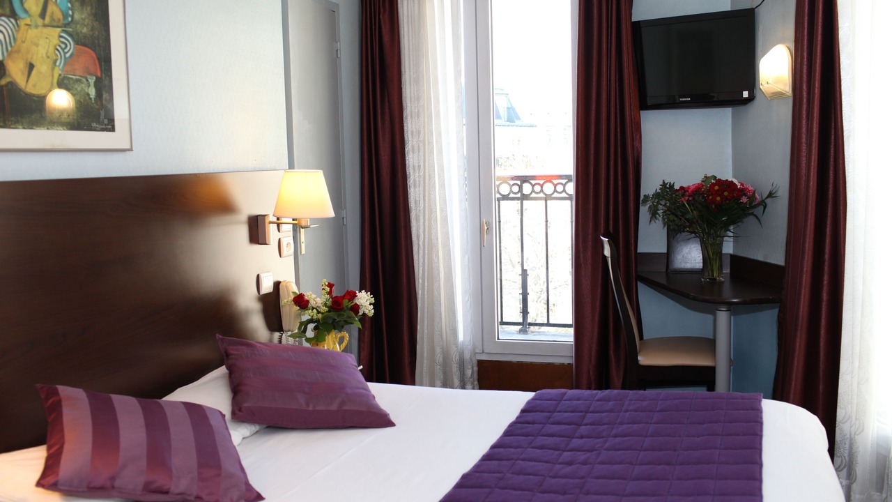 Photo of Bedroom in 10th Arrondissement