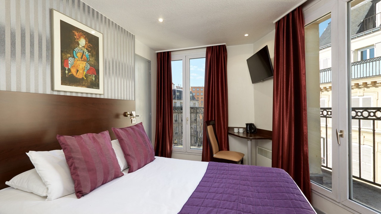 Photo of Bedroom in 10th Arrondissement