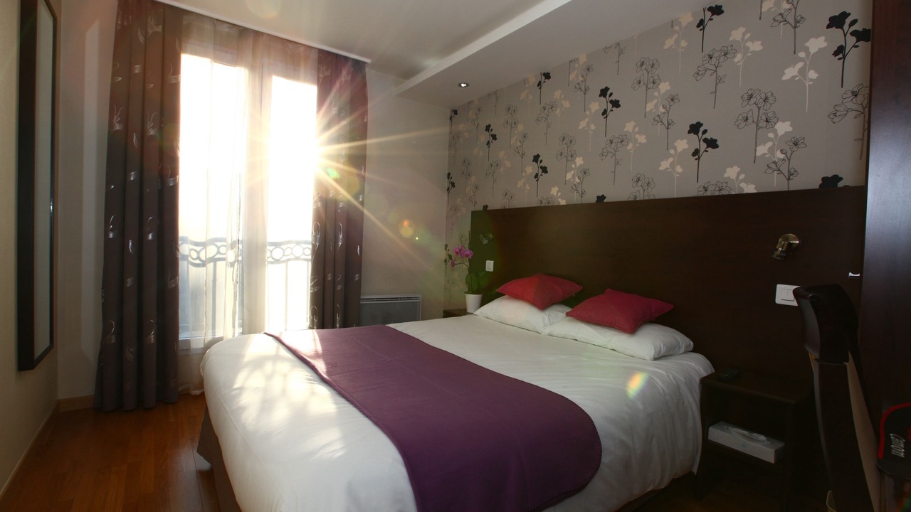 Photo of Bedroom in 10th Arrondissement