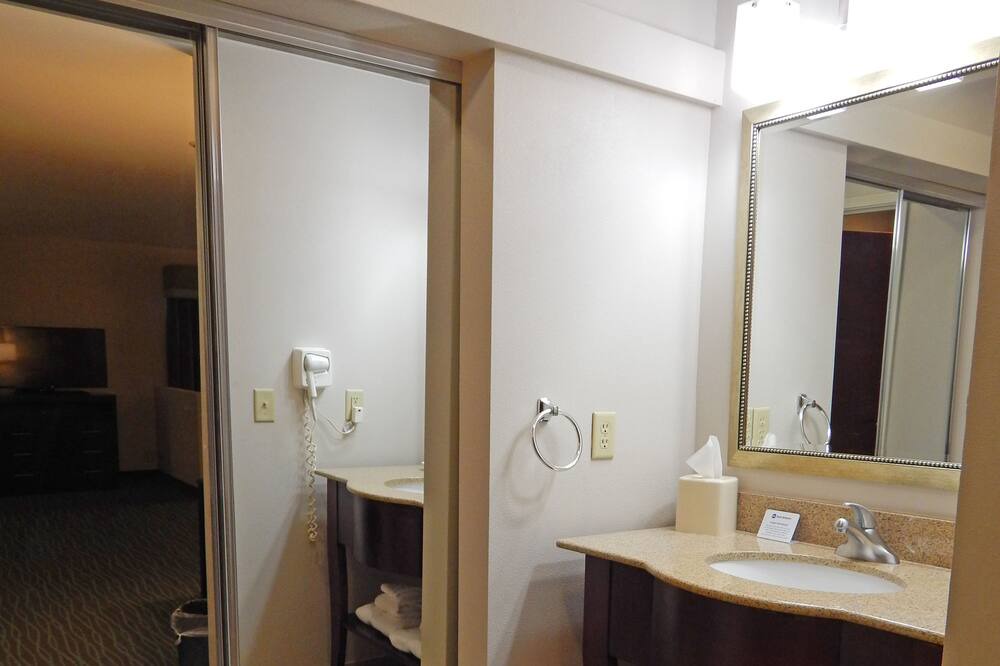 Photo of Bathroom in Burkburnett