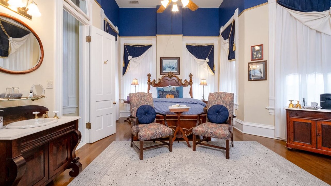 Photo of Livingroom in East of Broadway