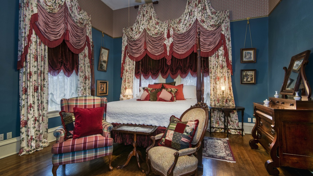 Photo of Livingroom in East of Broadway