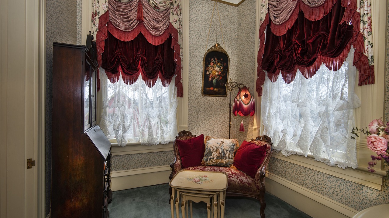 Photo of Livingroom in East of Broadway