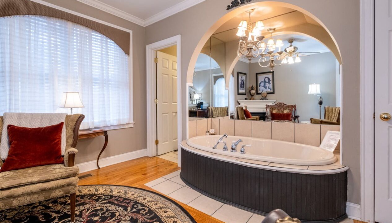 Photo of Livingroom in East of Broadway