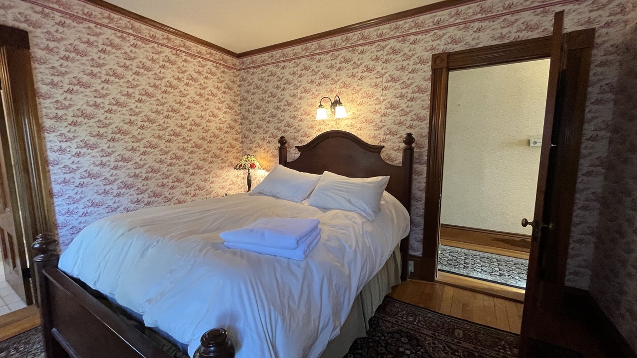 Photo of Bedroom in Ashland