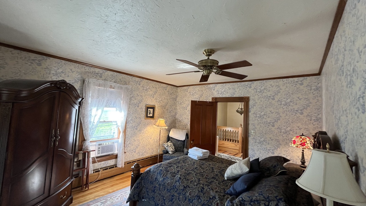 Photo of Bedroom in Ashland