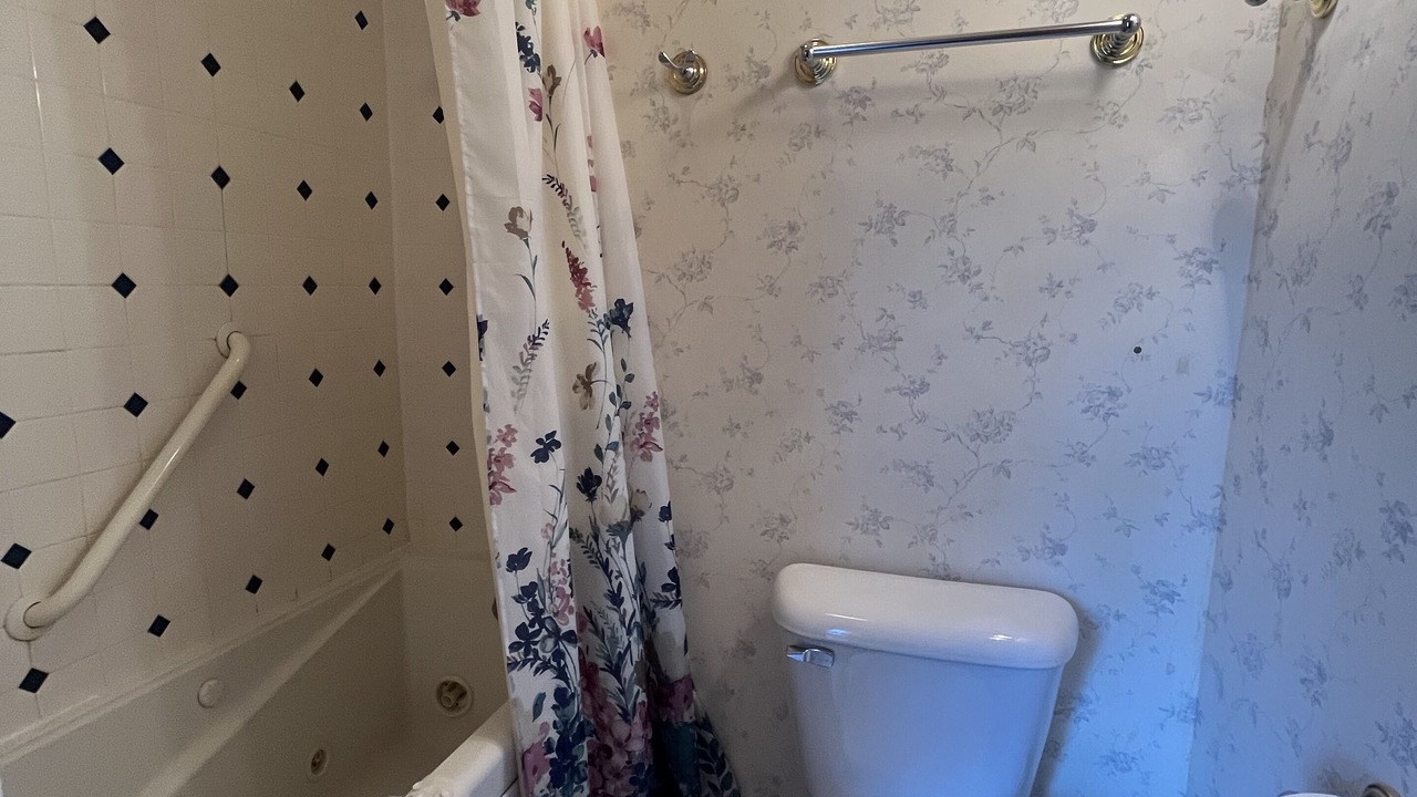 Photo of Bathroom in Ashland