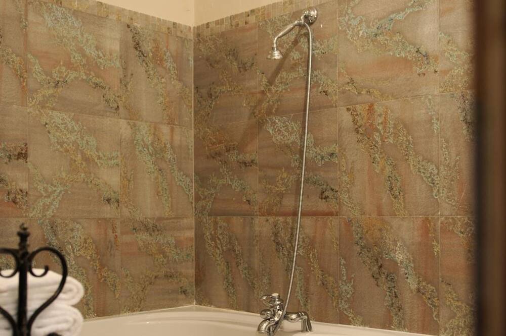 Photo of Bathroom in Aigues-Mortes