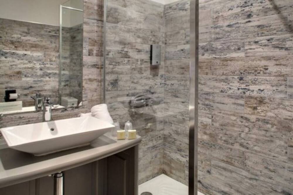 Photo of Bathroom in Aigues-Mortes