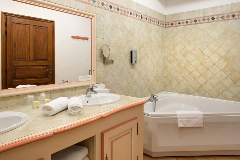 Photo of Bathroom in Aigues-Mortes