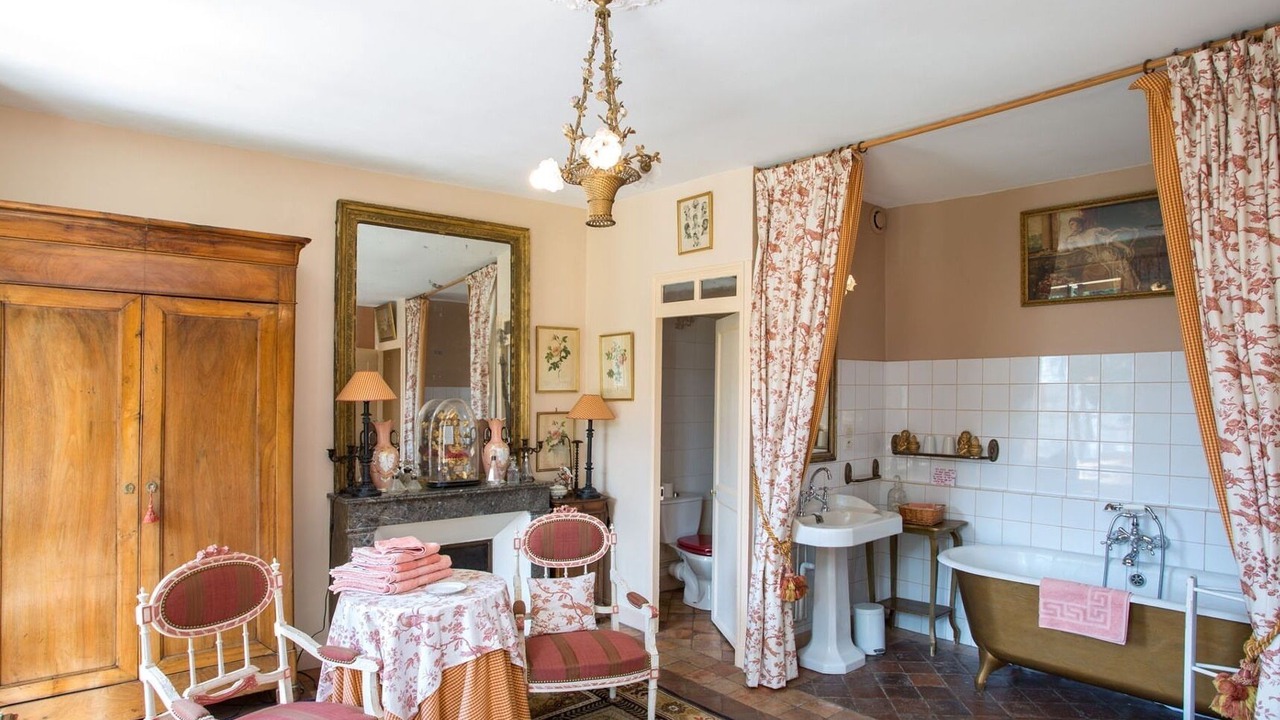 Photo of Bathroom in Suevres