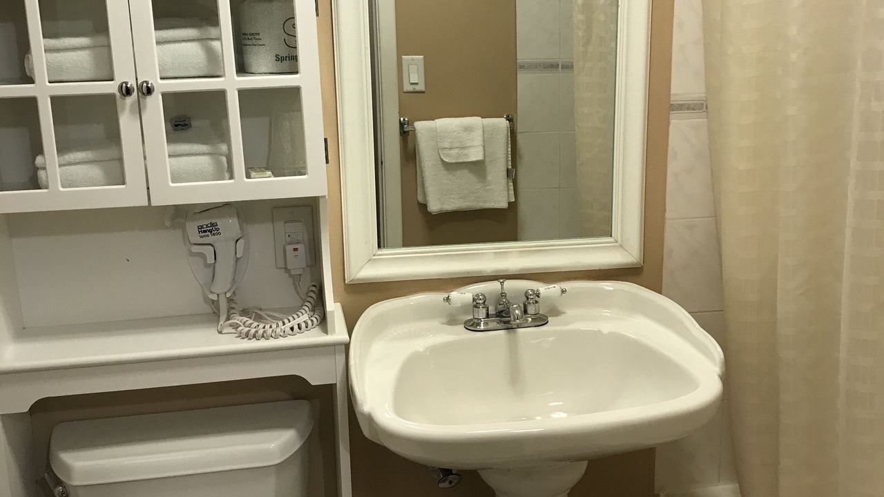 Photo of Bathroom in Niagara Falls