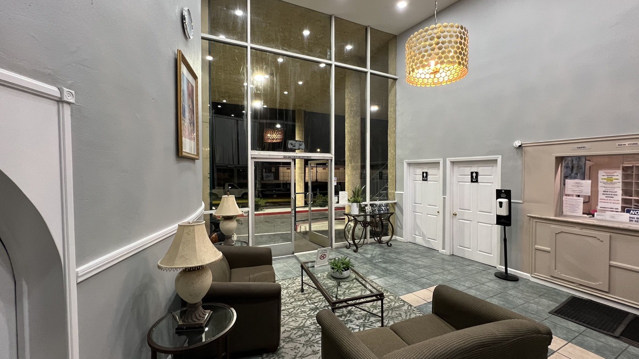 Photo of Livingroom in North Hills East