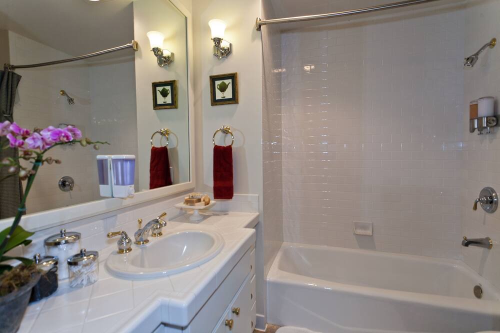 Photo of Bathroom in Orenco Station