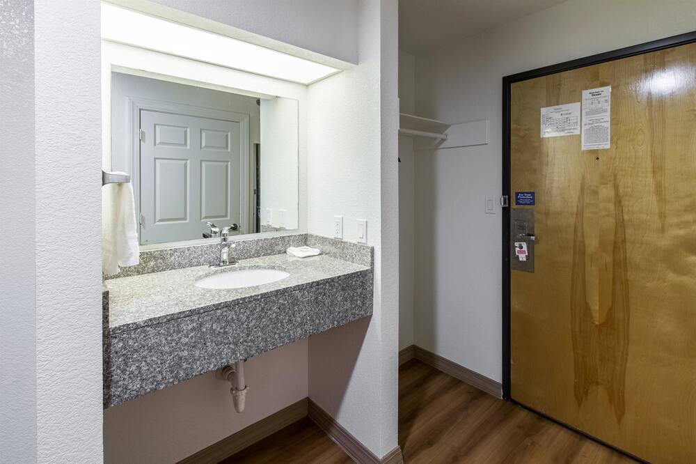 Photo of Bedroom in Hutchins