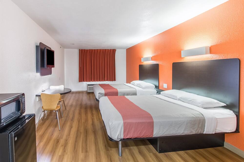 Photo of Bedroom in Hutchins