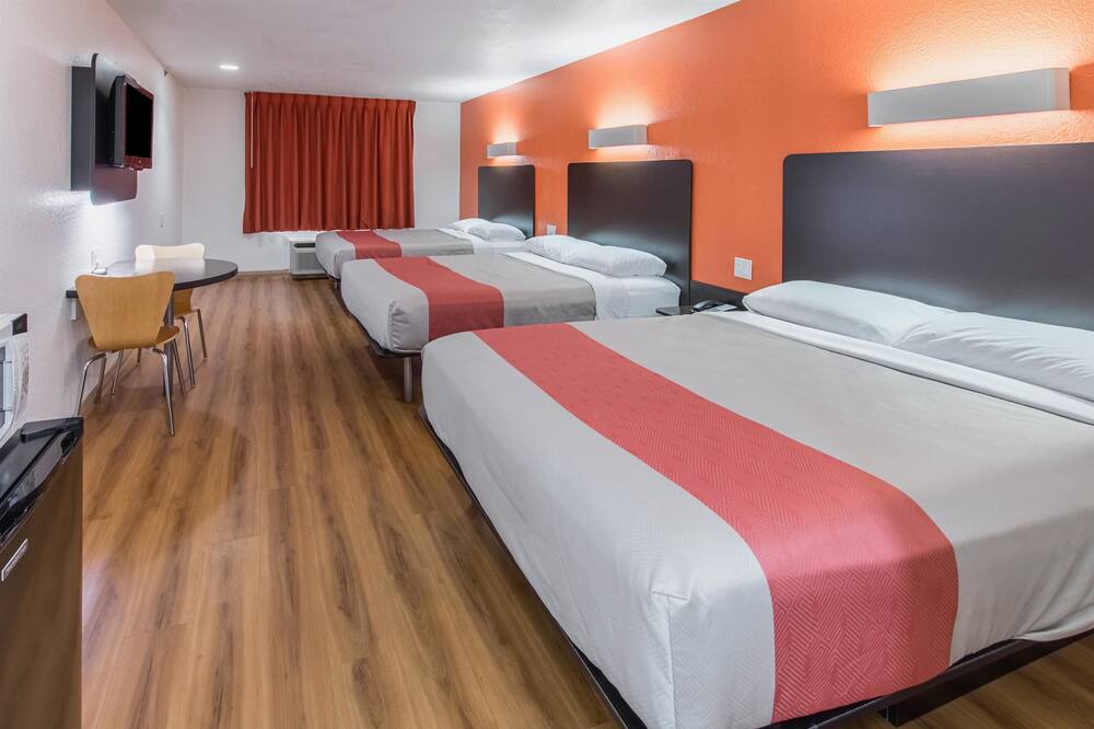 Photo of Bedroom in Hutchins