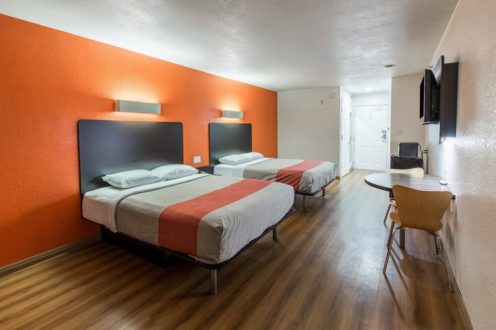 Photo of Bedroom in Hutchins