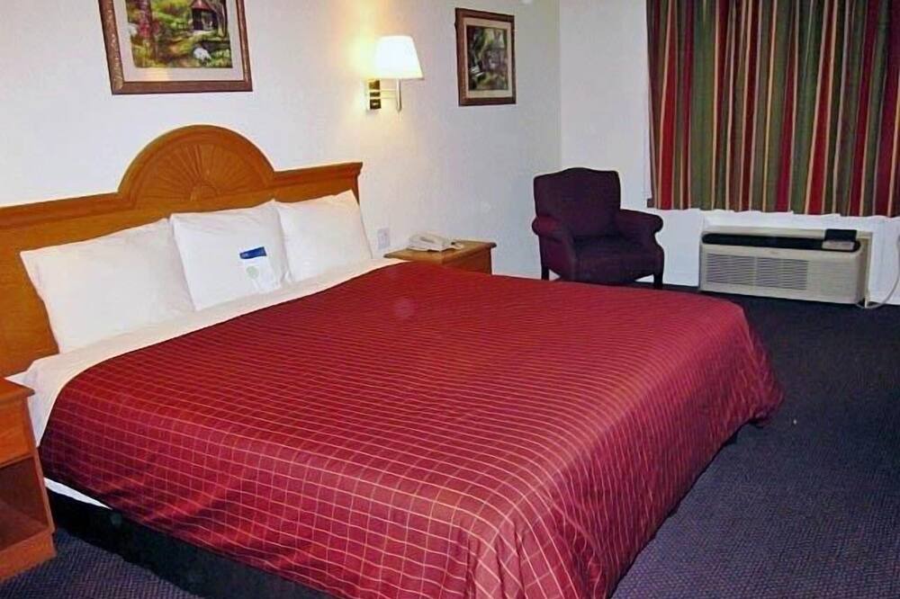 Photo of Bedroom in Hutchins