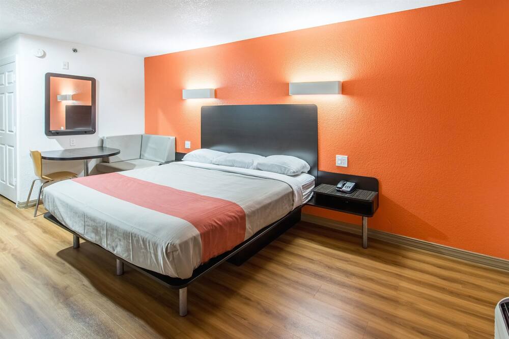 Photo of Bedroom in Hutchins