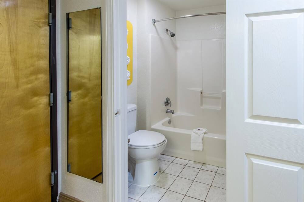 Photo of Bedroom in Hutchins