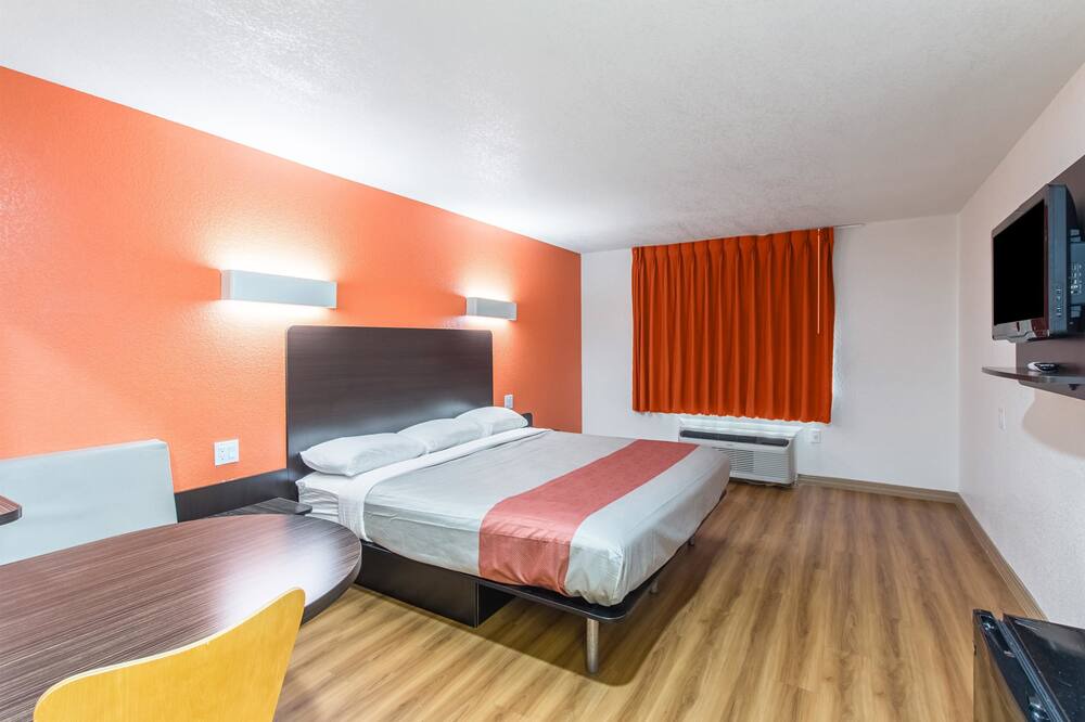 Photo of Bedroom in Hutchins