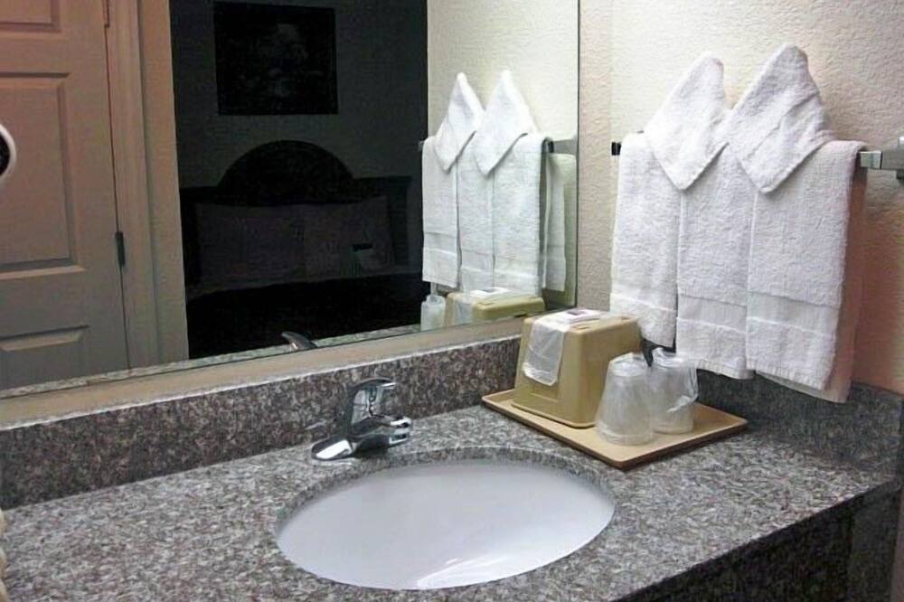 Photo of Bathroom in Hutchins