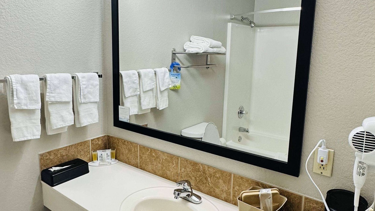 Photo of Others in Wynne