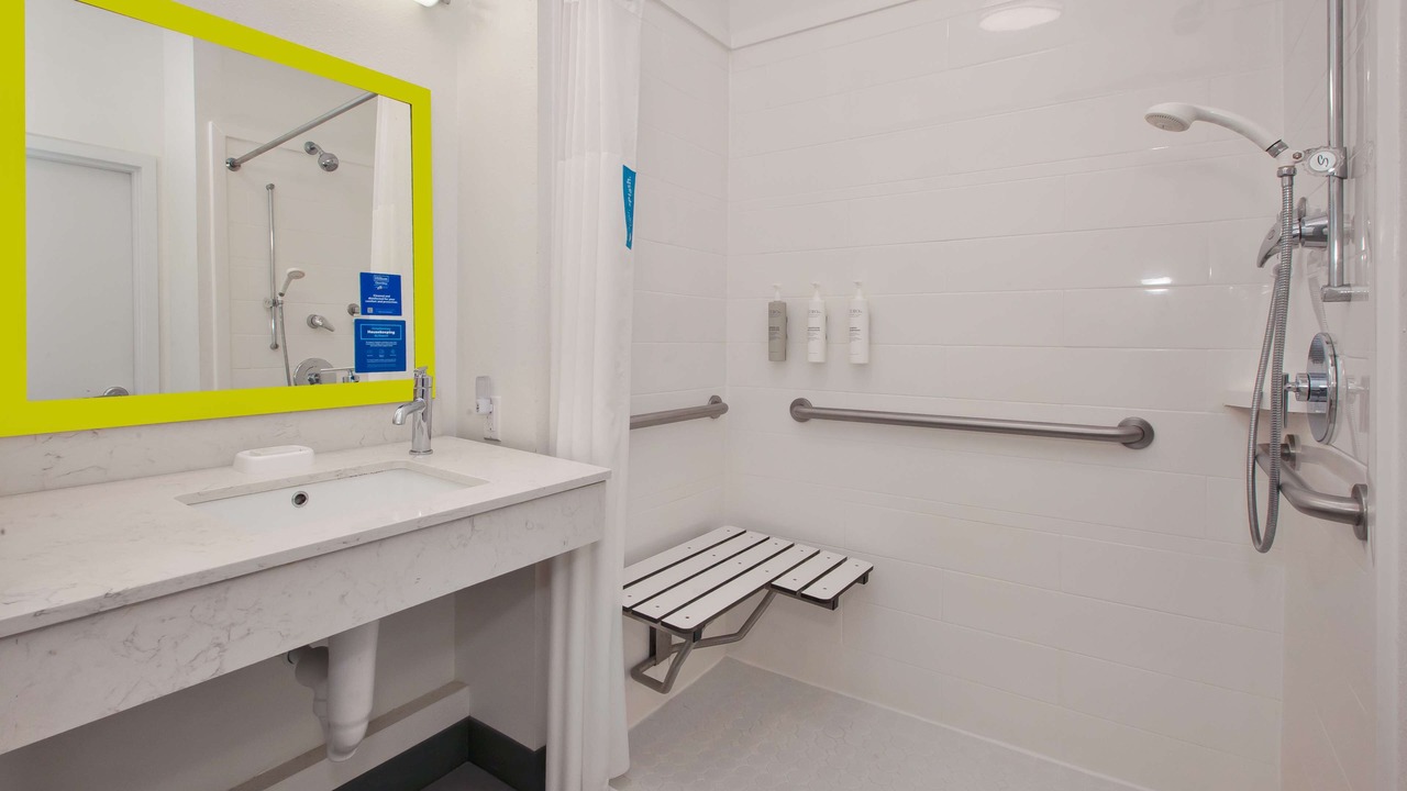 Photo of Bathroom in Clarion