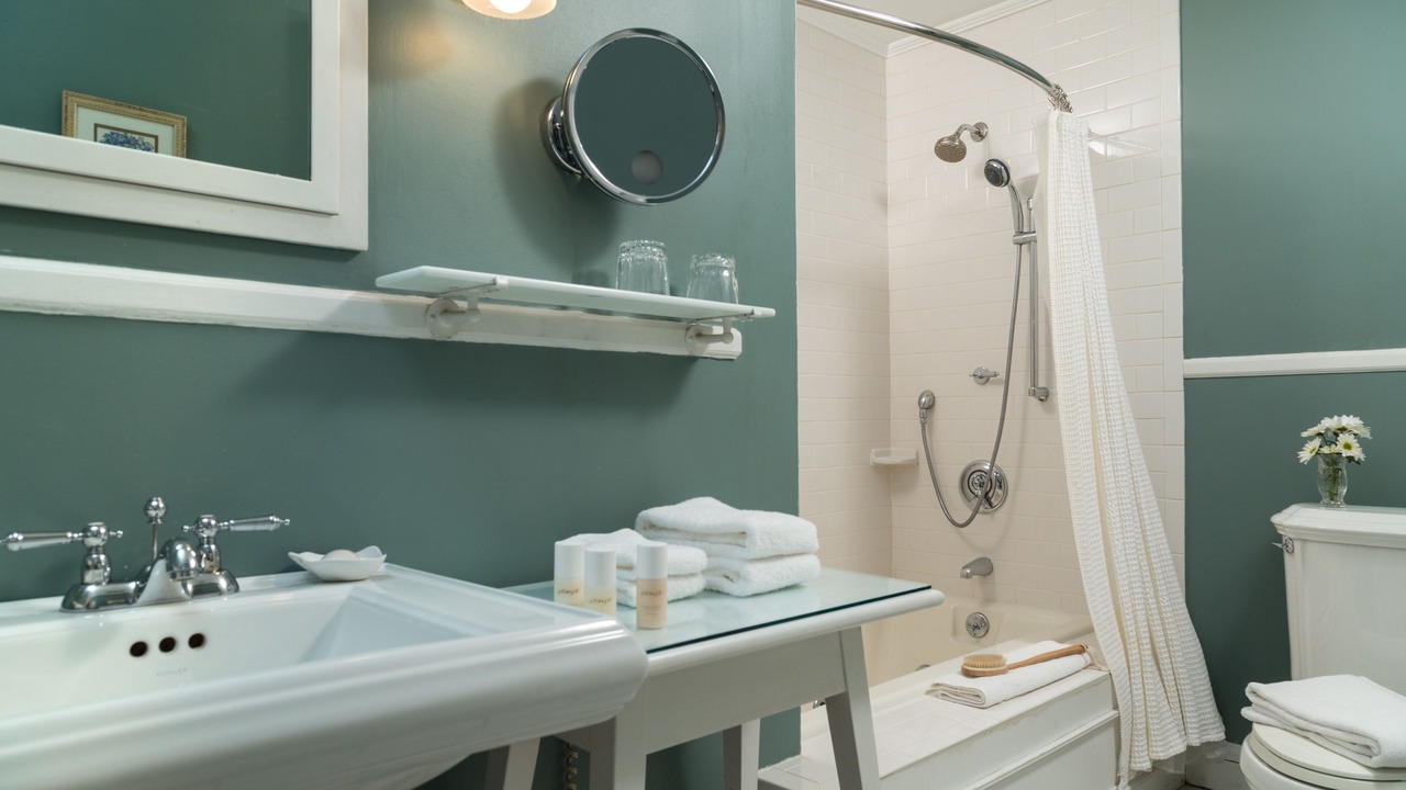 Photo of Bathroom in Lee