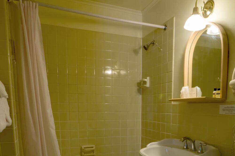 Photo of Bathroom in Warren