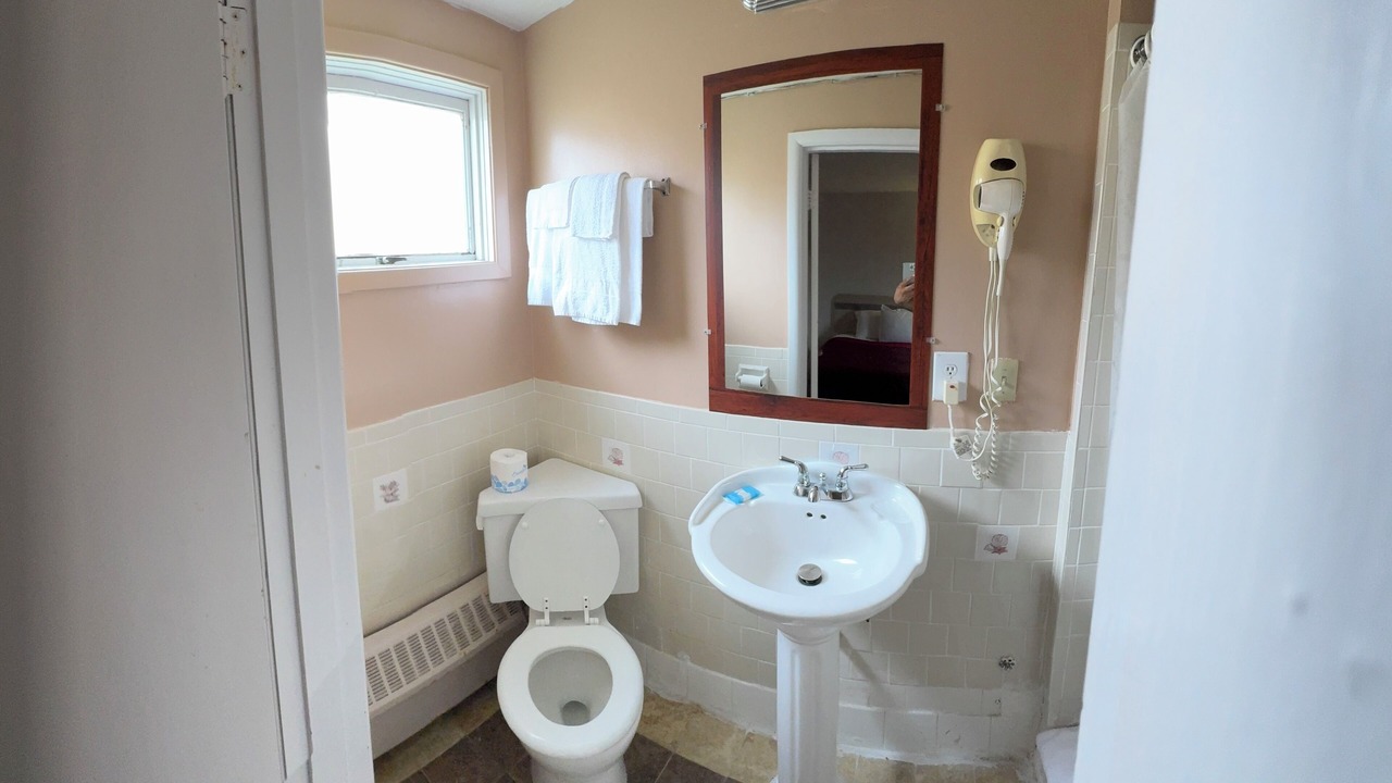 Photo of Bathroom in Niagara Falls