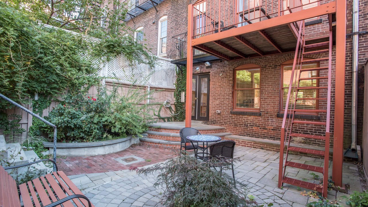 Photo of Patio Balcony in Prudential - St. Botolph