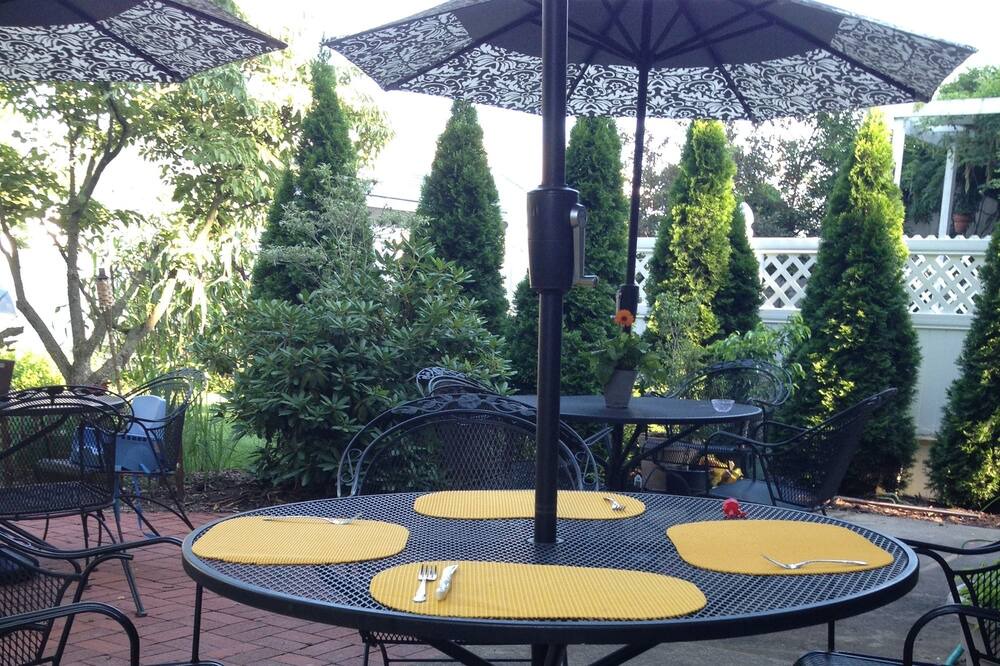 Photo of Outdoor in Red Lion