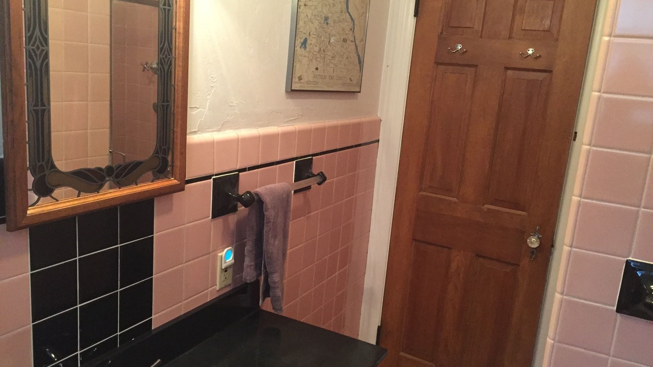 Photo of Bathroom in Red Lion