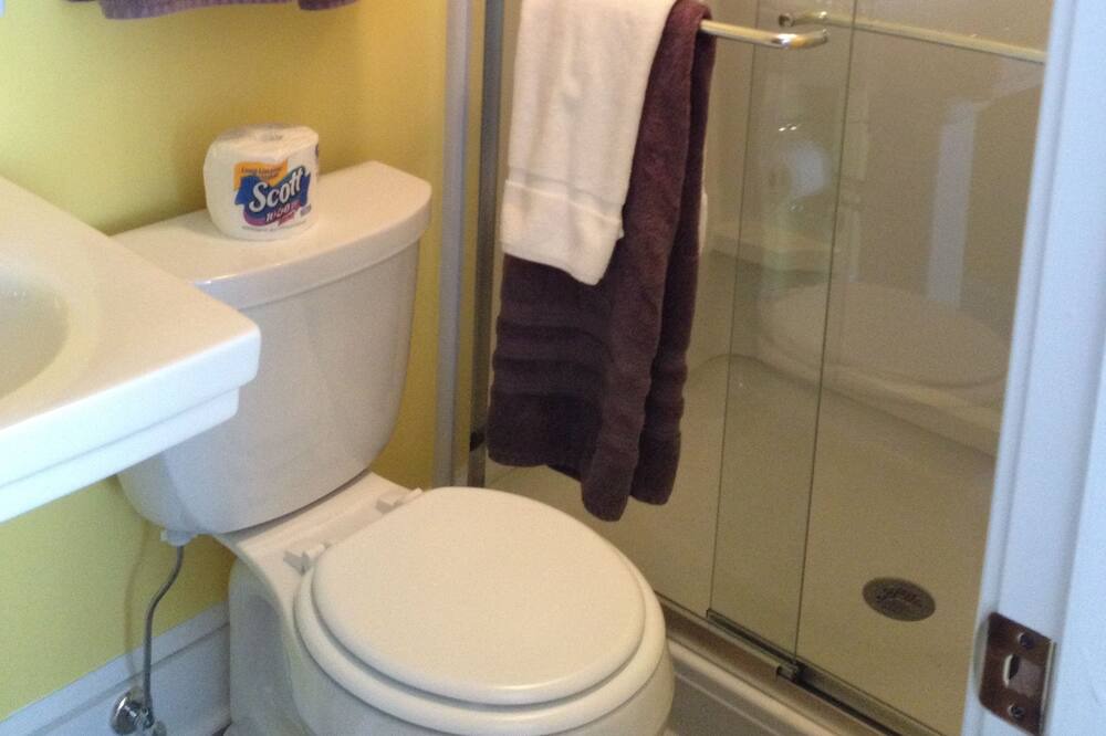 Photo of Bathroom in Red Lion