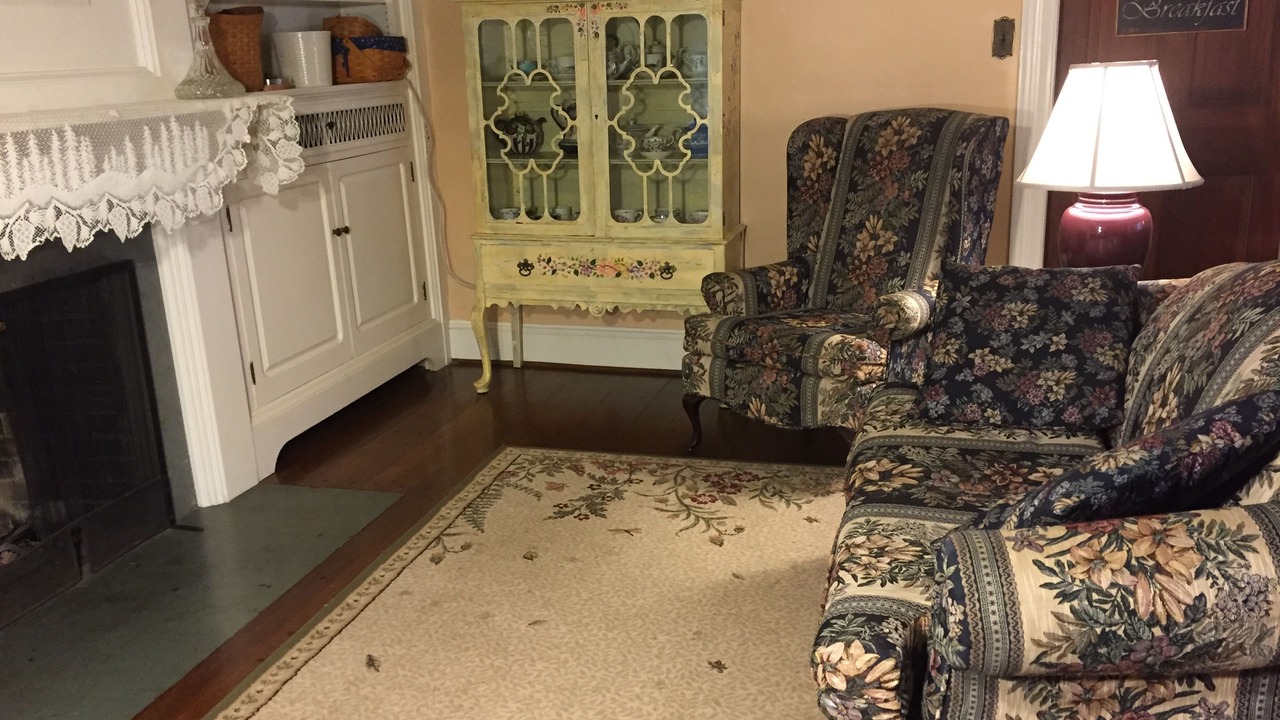 Photo of Livingroom in Red Lion