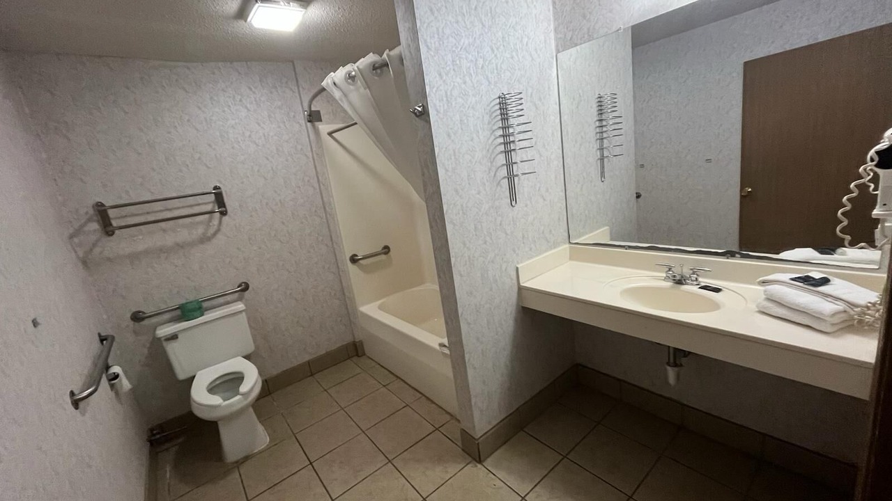 Photo of Bathroom in Knob Noster
