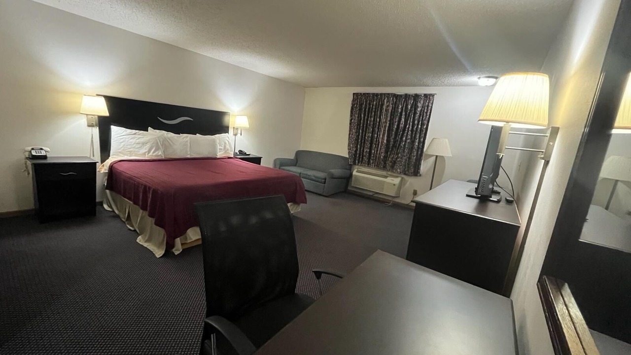 Photo of Bedroom in Knob Noster