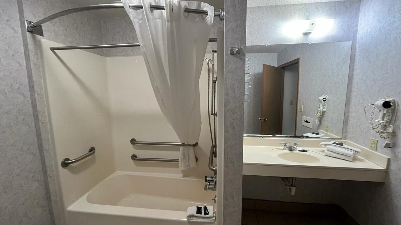 Photo of Bathroom in Knob Noster