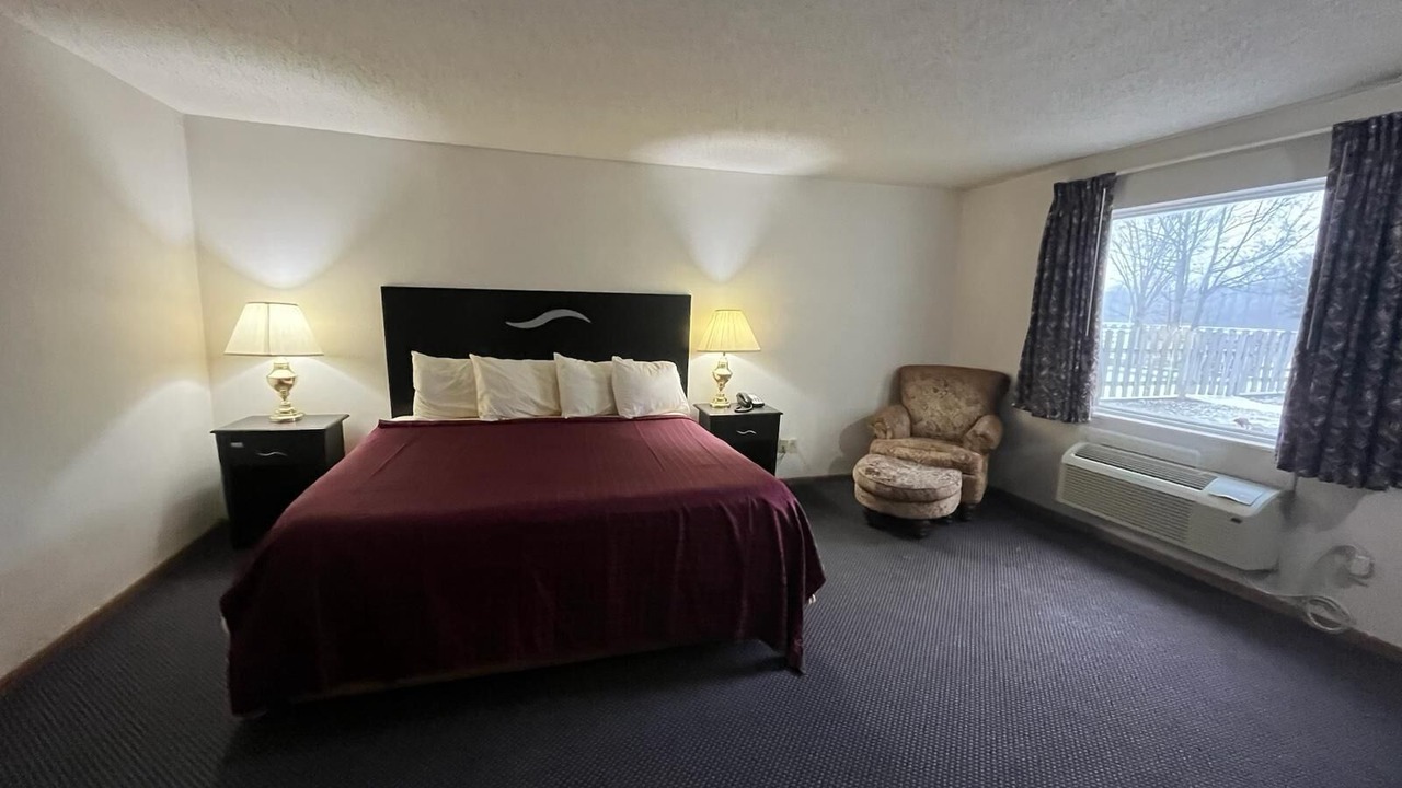 Photo of Bedroom in Knob Noster