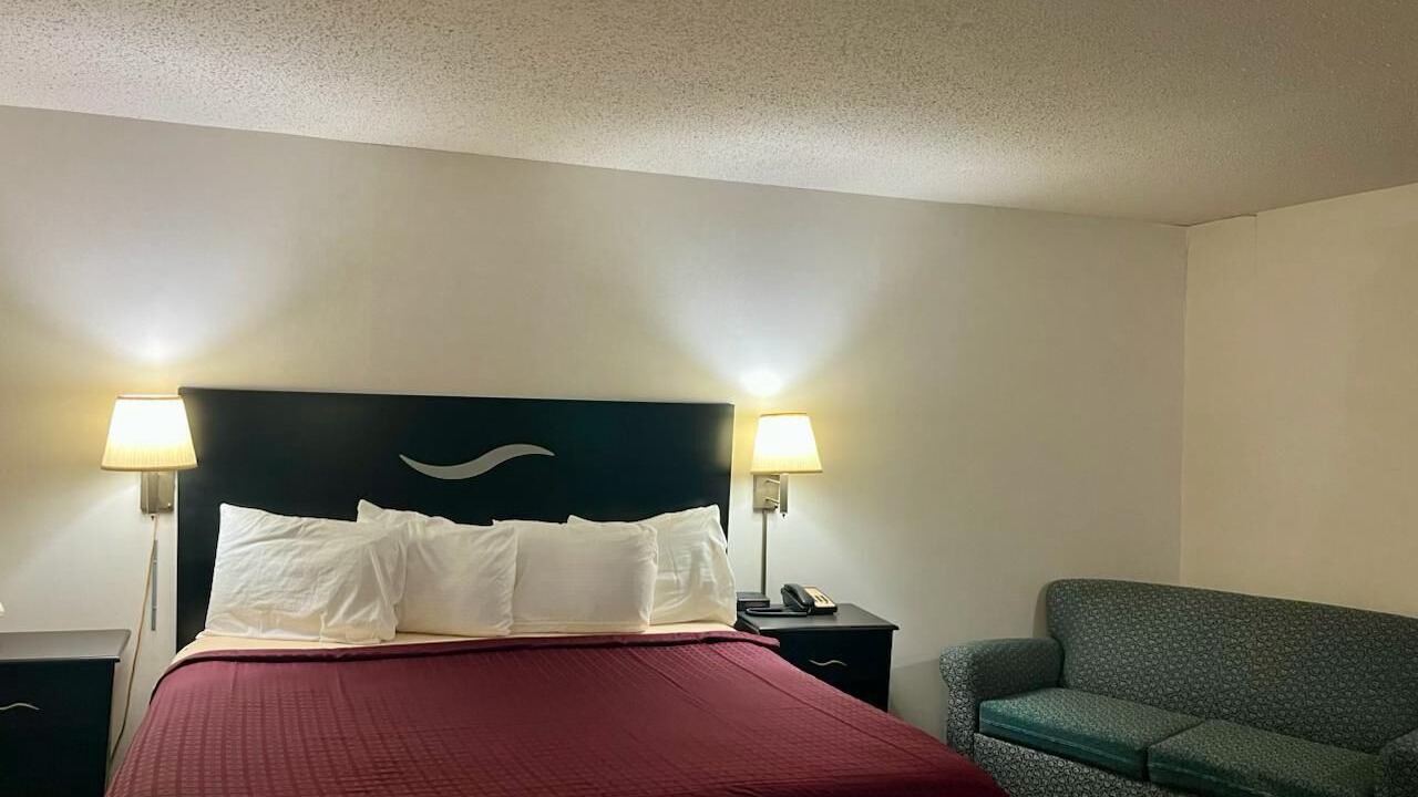 Photo of Bedroom in Knob Noster