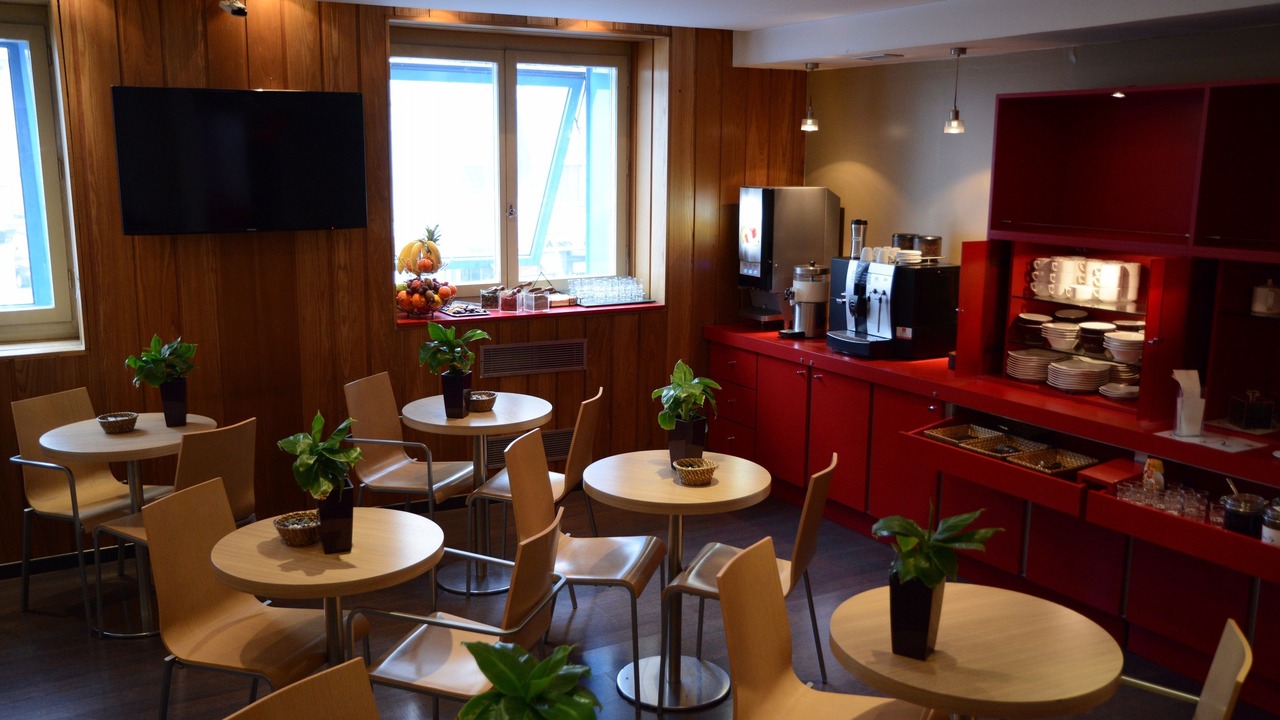 Photo of Others in Zola - Pressense