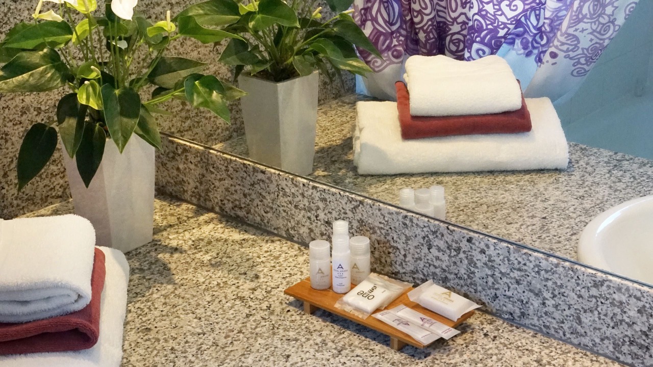 Photo of Others in Zola - Pressense