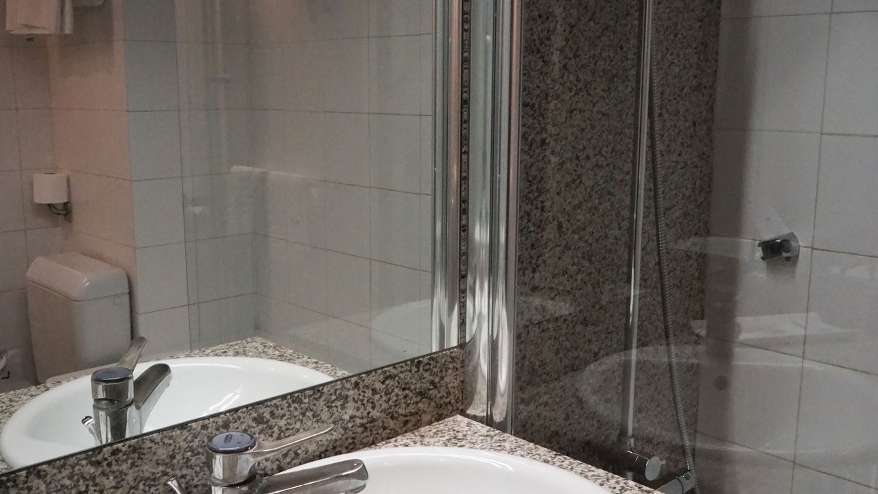 Photo of Bathroom in Zola - Pressense