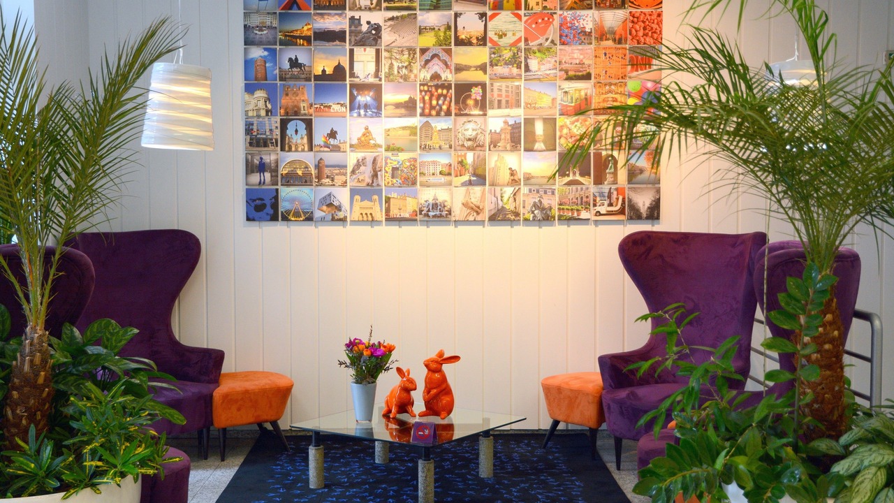 Photo of Others in Zola - Pressense