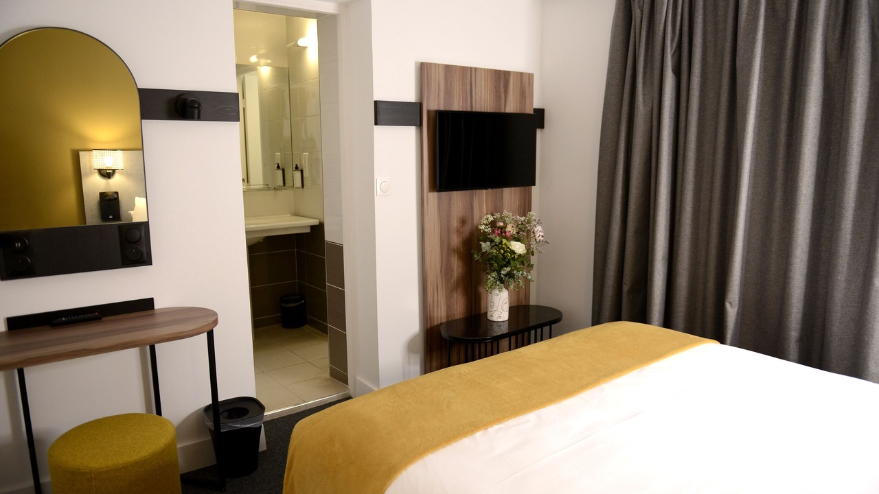 Photo of Bedroom in 2nd Arrondissement