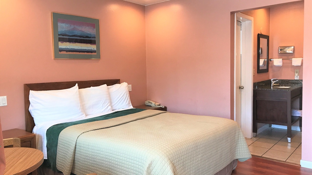 Photo of Bedroom in Grants Pass